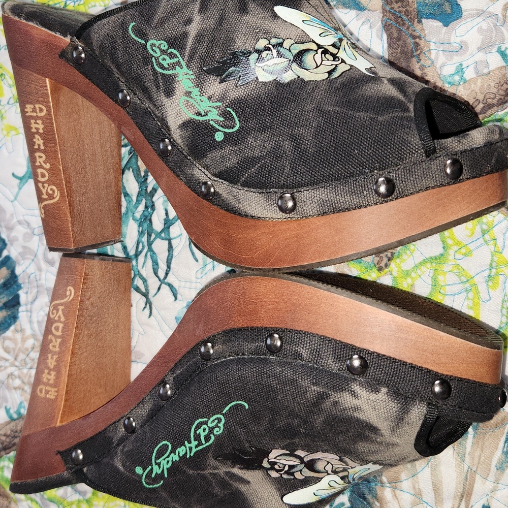 Ed Hardy heels beautiful size 10 black mixed with white